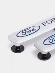 Комплект шильдиков металлических с эмблемой авто "FORD" и 4 винтовыми креплениями (Пара)