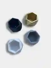 Белый горшок для дизайна и декора квартиры