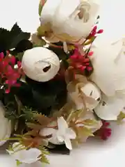Белый искусственные цветы: камелии, пионы, букет