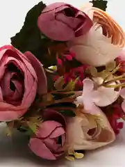 Розовый искусственные цветы: камелии, пионы, букет