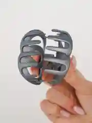 Серый краб для волос