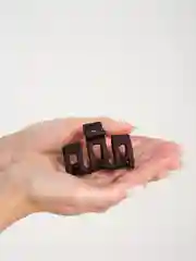 Бордовый краб для волос пластмассовый