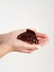 Бордовый каучуковый крабик для волос 8 см