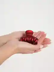 Красный краб для волос