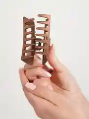 Коричневый краб для волос