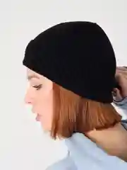 Черный шапка женская вязаная утепленная