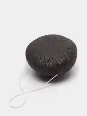 Угольный спонж конжаковый Конняку, губка для умывания