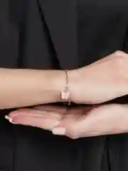 Конфетный браслет с бабочкой и блестками