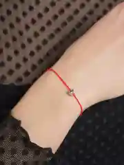 Браслет на нити