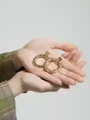 Горчичный золотистые серьги-гвоздики
