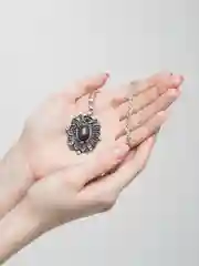 Черный цепочка с подвеской