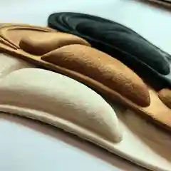 Белый стельки анатомические, с мягкими подушечками