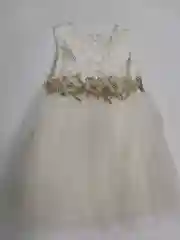 Нарядное платье цвета шампань, с накидкой-капюшоном