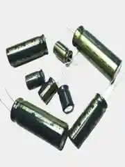 4700мкФ 16в Конденсатор LOW ESR 4700UF 16V 105C 16х32 WL JAMICON