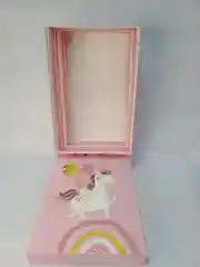 Розовый коробка