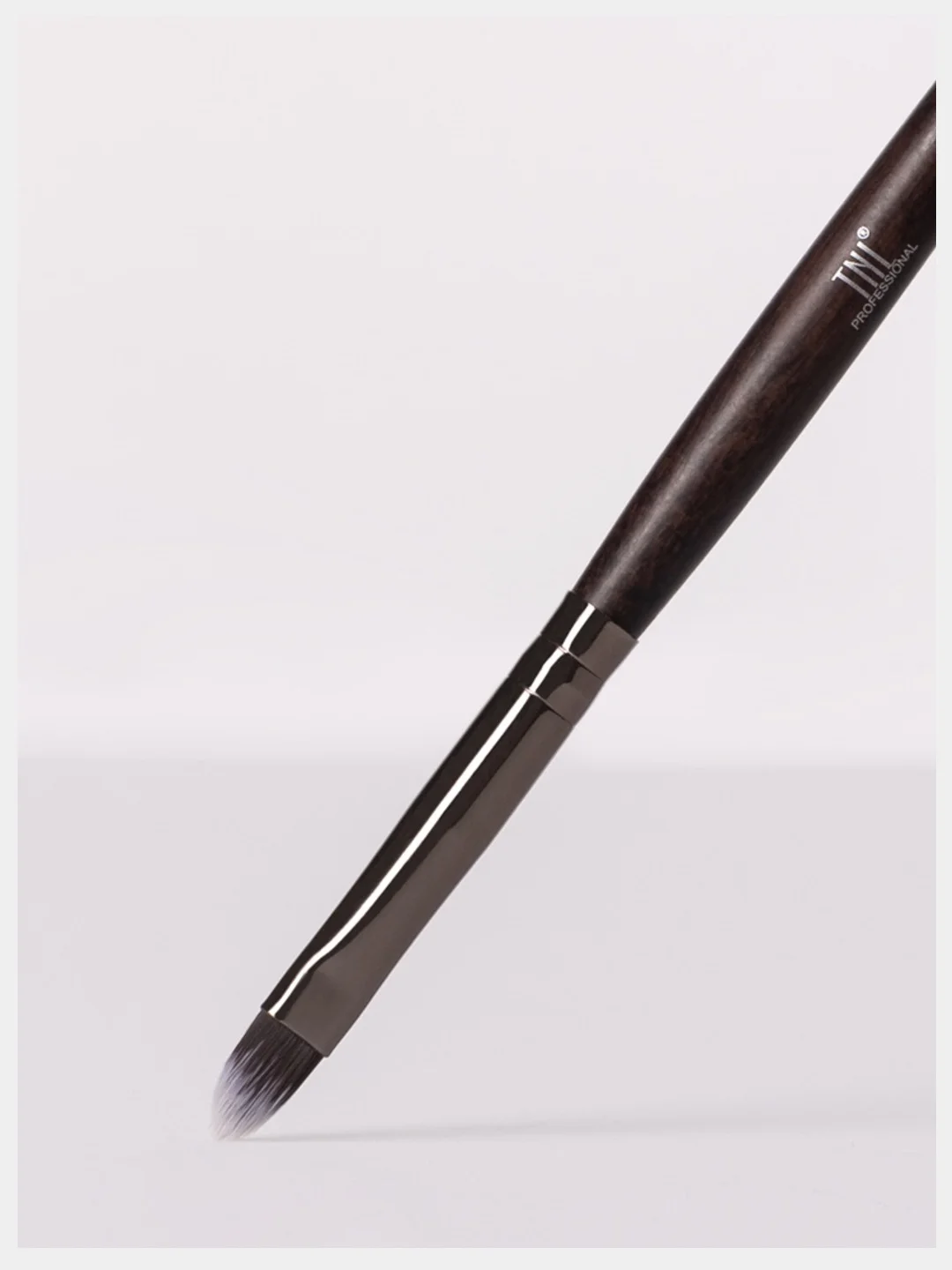 Кисть для губ TNL Professional многофункциональная (T304)