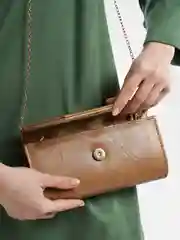Клатч женский на цепочке, цвет коричневый