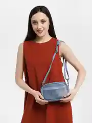 Сумка женская, ругелируемый ремень, цвет голубой