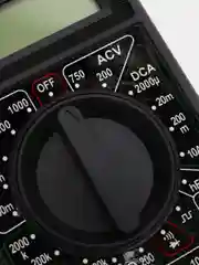 Черный мультиметр цифровой DT-832 (с батарейкой), со звуковой прозвонкой, тестер