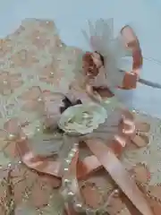 Платье персиковое с ободком