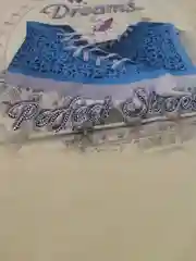Футболка с принтом "Кроссовки", желтая