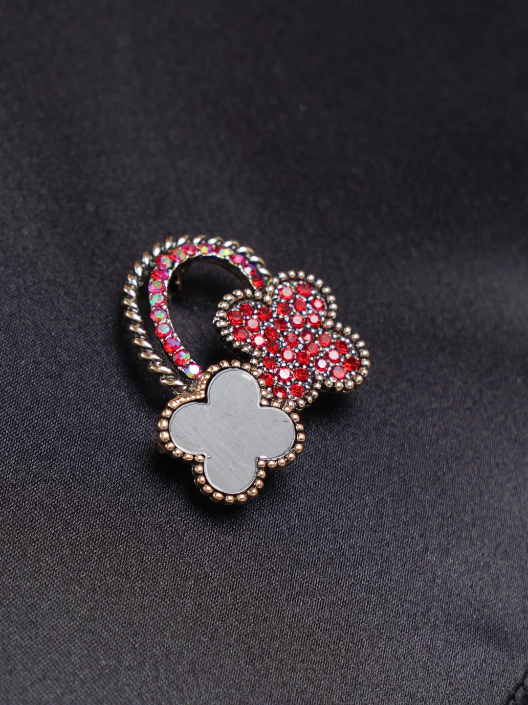 Бордовый брошь на одежду "Fashion Jewerly" / значек на одежду