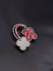 Бордовый брошь на одежду "Fashion Jewerly" / значек на одежду