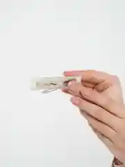 Белый заколка для волос со стразами