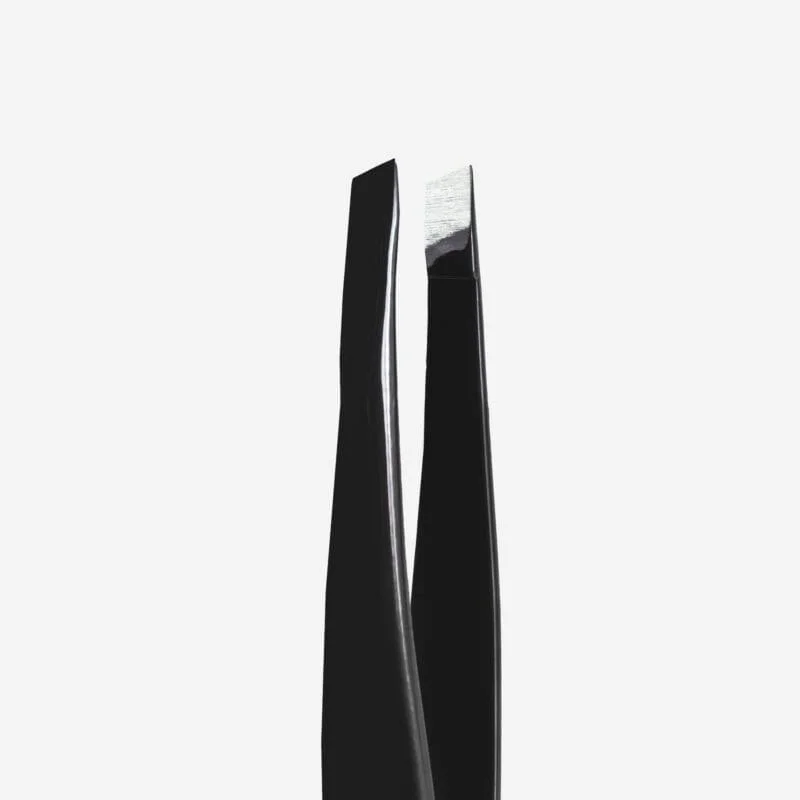 Пинцет скошенный для бровей Staleks Pro Expert 11 type 4b (11/4), черный