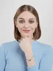 Браслет на нити с малахитом