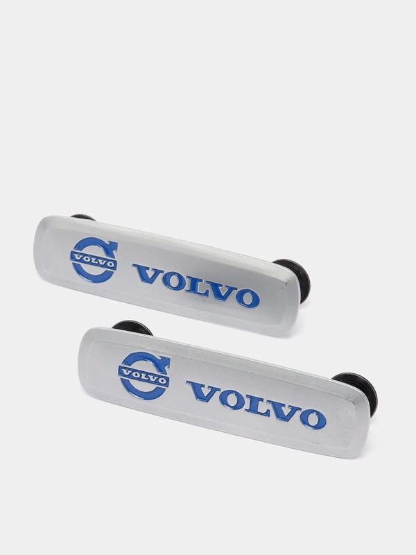 Комплект шильдиков металлических с эмблемой авто "VOLVO" и 4 винтовыми креплениями (Пара)