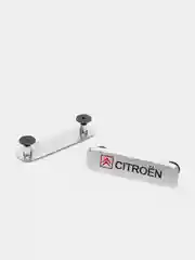 Комплект шильдиков металлических с эмблемой "CITROEN" и 4 винтовыми креплениями (Пара)