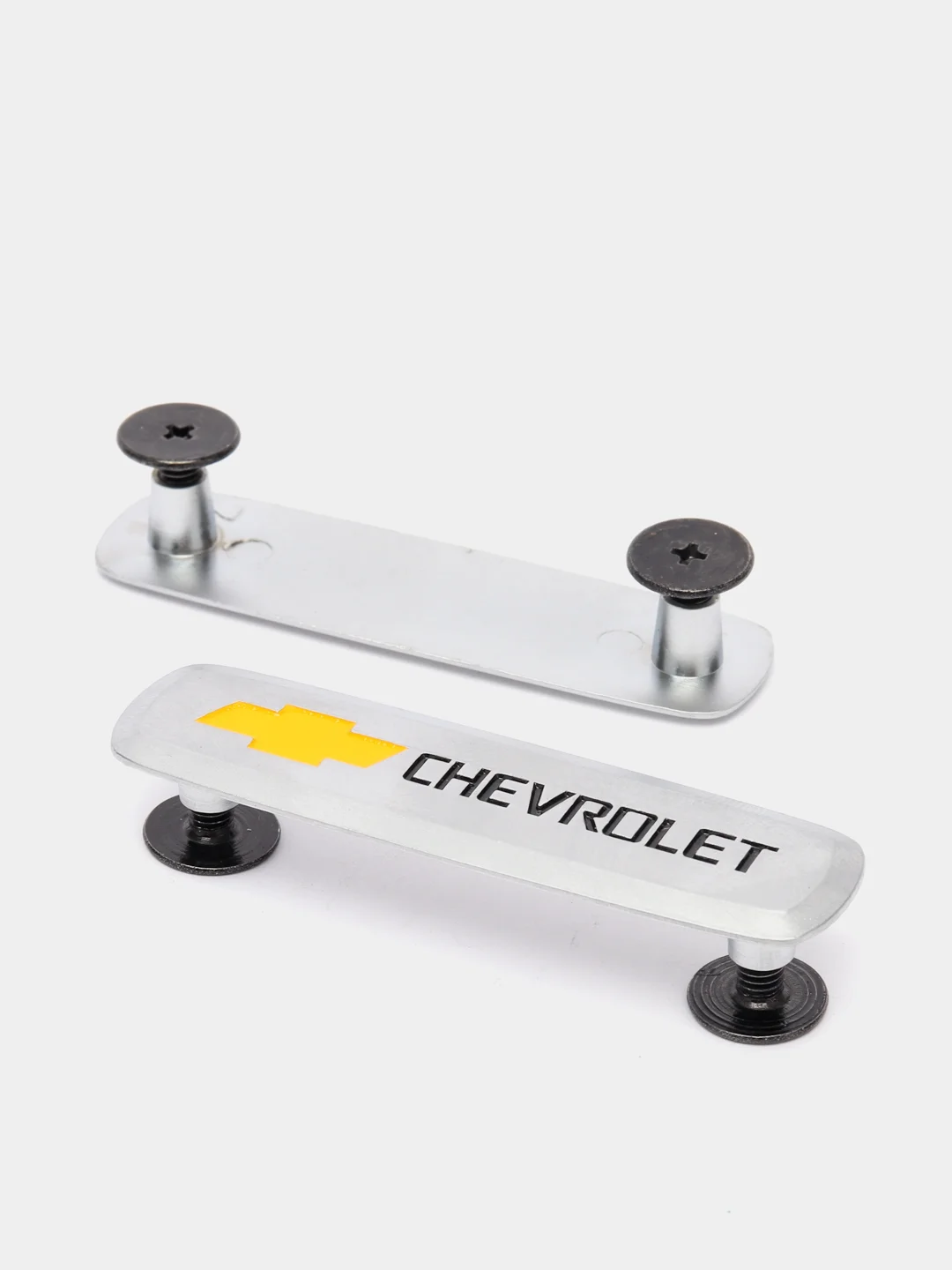 Комплект шильдиков металлических с эмблемой "CHEVROLET" и 4 винтовыми креплениями (Пара)