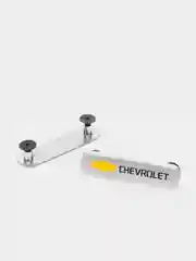 Комплект шильдиков металлических с эмблемой "CHEVROLET" и 4 винтовыми креплениями (Пара)