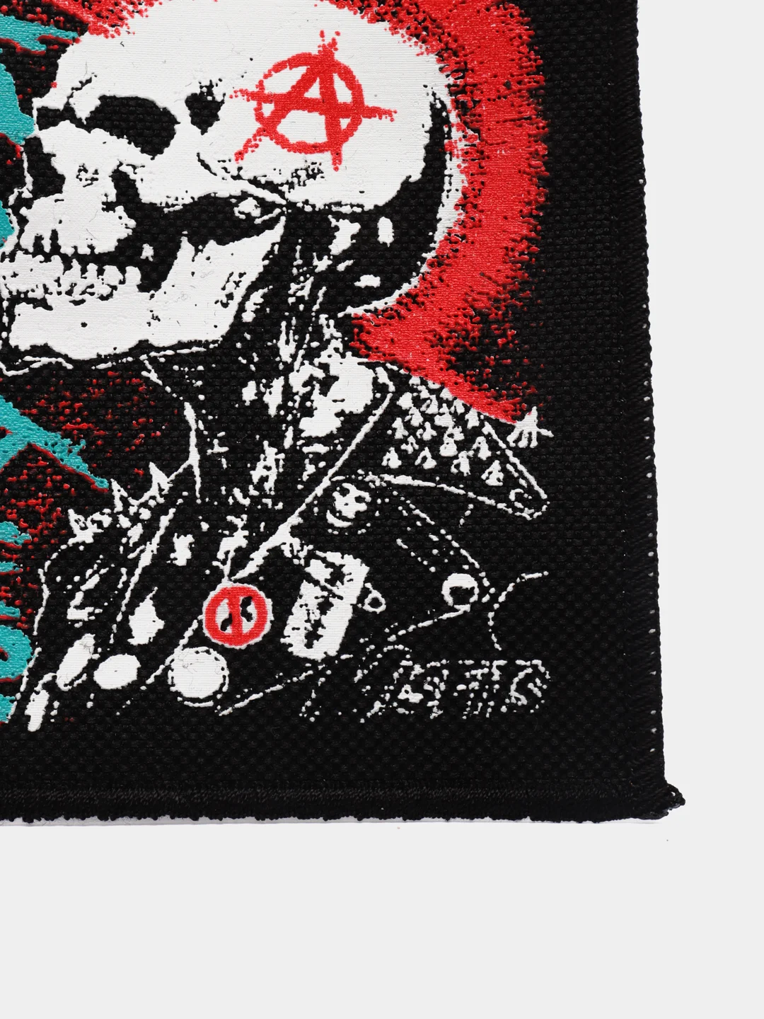 Нашивка с принтом "Punks not dead"