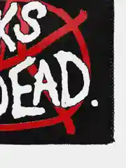 Нашивка печать "Punks not dead"