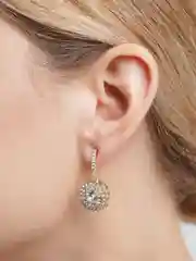 Серьги-подвески в геометрической форме со стразами