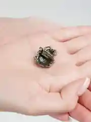 Бордовый брошь женская "Божья коровка"