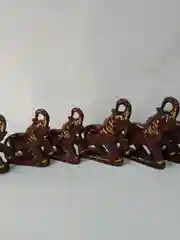 Багровый слоники