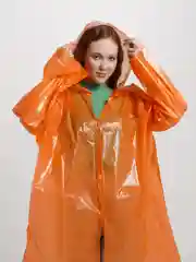 Оранжевый дождевик-плащ с капюшоном