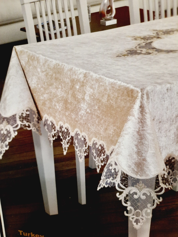 Скатерть велюровая, с кружевами, прямоугольная, 160*220