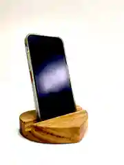 Подставка под телефон "Сердце" из дуба