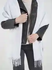Белый палантин однотонный Magic