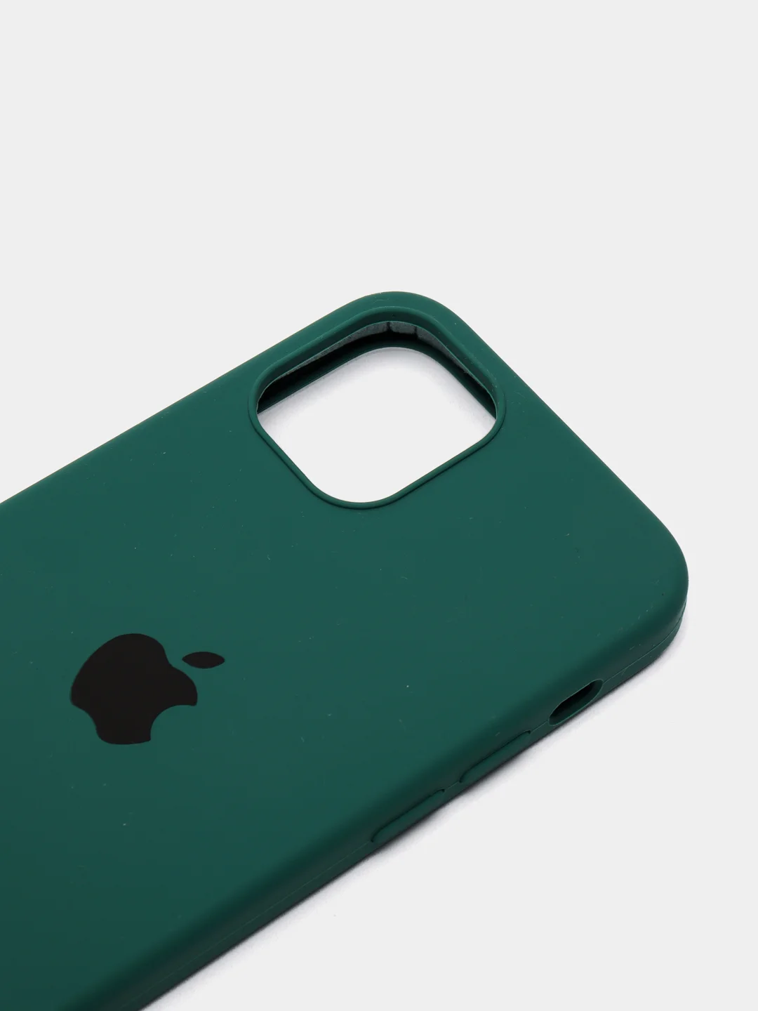Зеленый чехол на iPhone 12, с бархатистым покрытием внутри