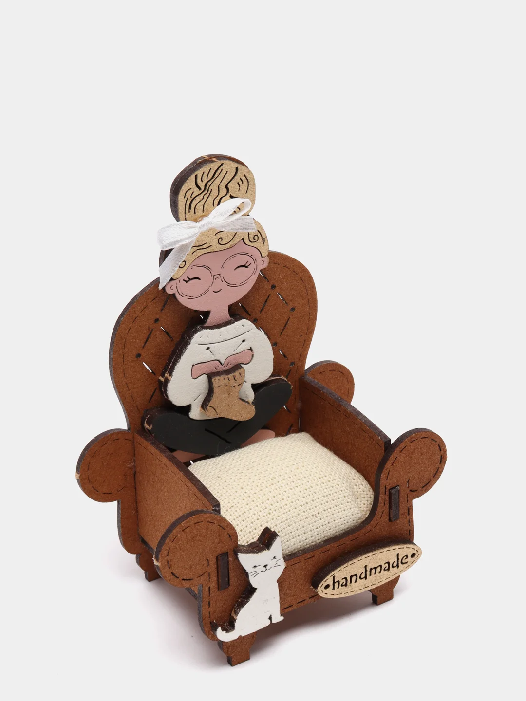 Игольница сувенирная "Рукодельница". Подарок бабушке, швее (8,5*5*11,5) МДФ. ТМ Канышевы