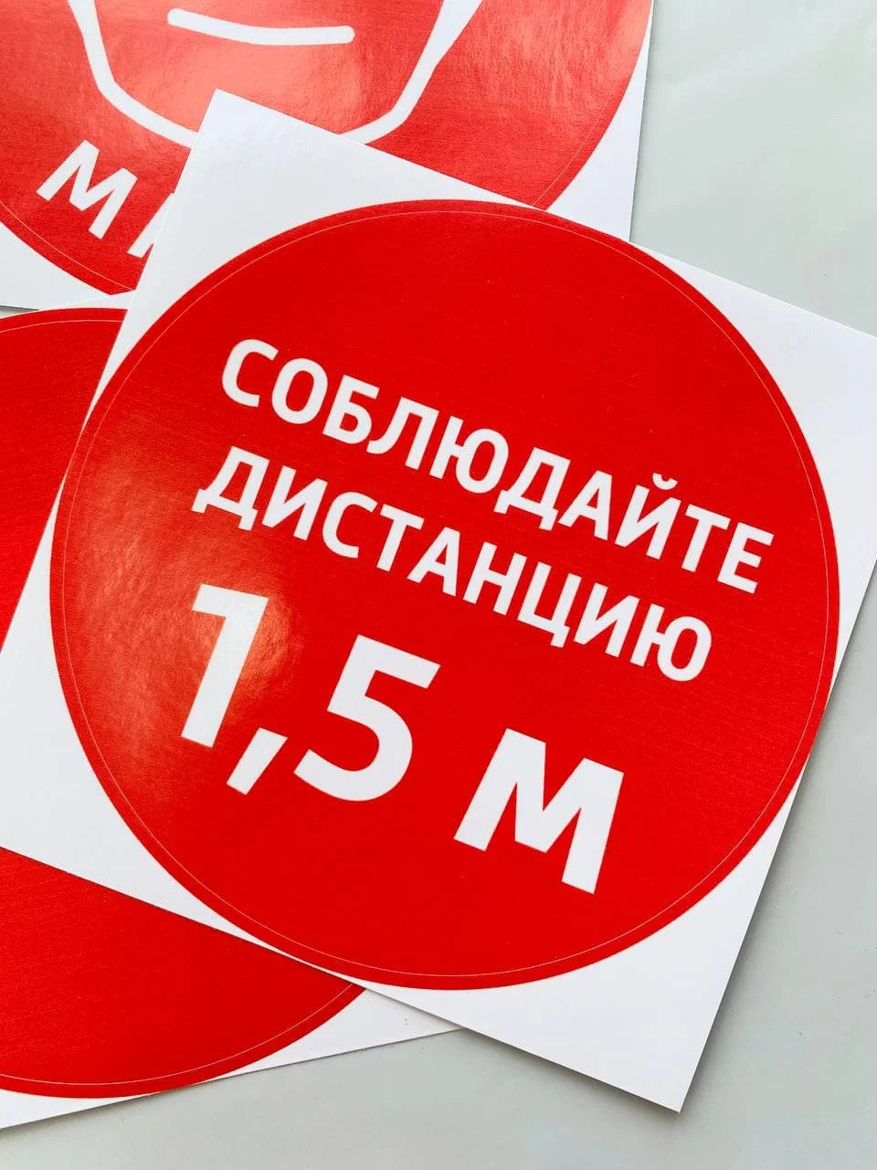 Красный информационная наклейка от на себя внимание видеонаблюдение соблюдайте дистанцию без маски