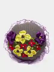 Игольница с цветами из атласных лент