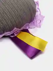 Игольница с цветами из атласных лент