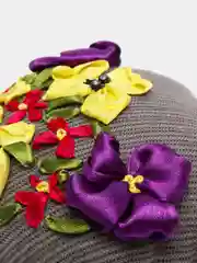 Игольница с цветами из атласных лент