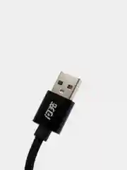 Черный кабель для зарядки устройства Lightning